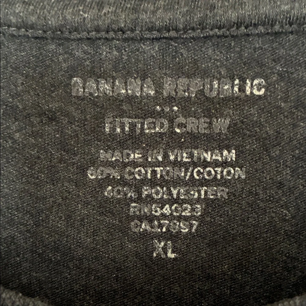 Banana Republic Men’s Charcoal Short Sleeve fitted Tee (XL)
